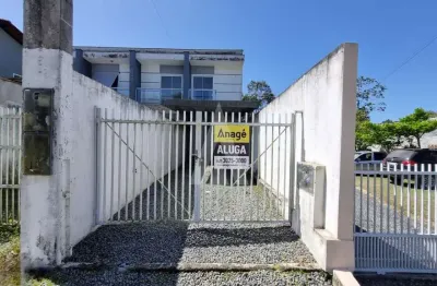Geminado com 2 quartos, 1 vaga de garagem coberta e quintal no bairro itinga.