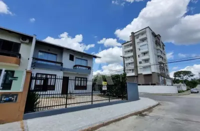 Casa com 3 quartos para alugar na Rua Guilherme Kock, Santo Antônio, Joinville