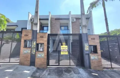 Geminado localizado no bairro Boa Vista, composto por 3 dormitórios, sendo 1 suíte, e 1 vaga de garagem coberta.