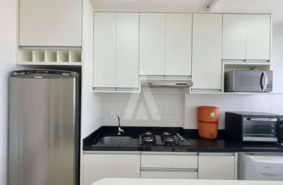 Apartamento mobiliado tipo studio, com 1 quartocom cama embutida, elevador e 1 vaga de garagem coberta no bairro bucarein