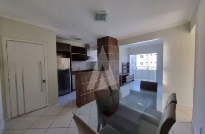 Apartamento com 3 dormitórios, sendo uma suíte, sala de estar e jantar, cozinha com armários no Saguaçu
