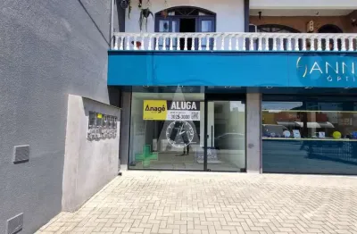 Loja comercial com uma sala ampla, 1 lavabo e estacionamento rotativo para clientes.