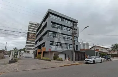 Apartamento com 2 quartos, 1 sala de estar e jantar, 1 cozinha, sacada com churrasqueira.