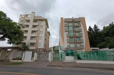 Apartamento semi mobiliado no bairro Glória com 3 quartos, sendo 1 deles suíte e 2 vagas de garagem cobertas.