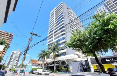 Apartamento de alto padrão com 1 quartos, sacada com churrasqueira, prédio com elevador e 1 vaga de garagem no centro.