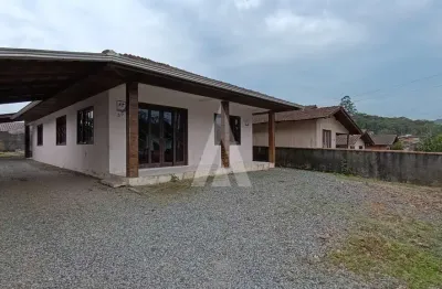 Casa Residencial no bairro Itinga com 04 dormitórios, garagem coberta para 02 carros.