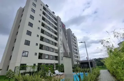 Apartamento com 2 quartos, prédio com elevador, sacada com churrasqueira e 1 vaga de garagem no Bairro Floresta.