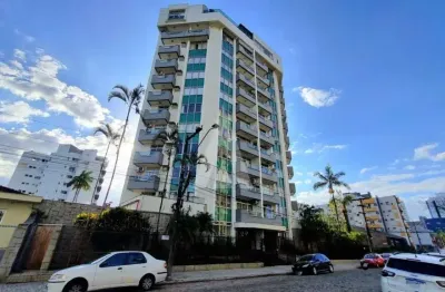 Apartamento no Anita Garibaldi com 2 quartos sendo 1 suíte, armários na cozinha e vaga com box duplo.