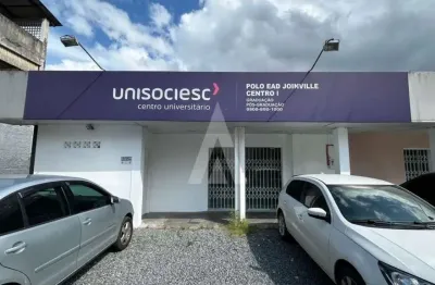Loja comercial com 144m² no centro de joinville, conta com 6 divisórias, possui 3 banheiros, sendo um adaptado para pcd .
