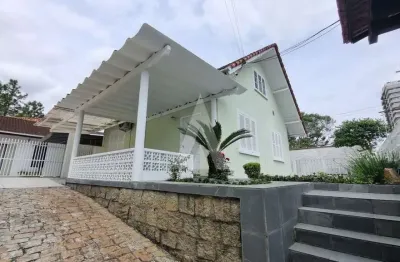 Casa residencial no bairro américa com 3 quartos, 1 vaga de garagem com entrada compartilhada, com sala de estar e jantar, cozin