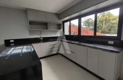 Geminado triplex, 03 suítes, semimobiliado, piscina, bairro glória