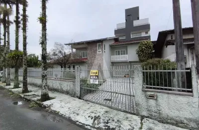 Casa residencial com 3 quartos  para alugar, 225.12 m2 por r$3900.00  - iririu - joinville/sc