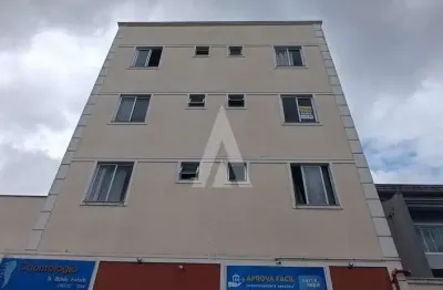 Apartamento com 02 quartos, cozinha com armários e sacada com churrasqueira no Floresta