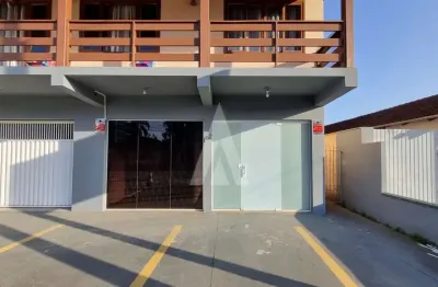 Loja comercial com aproximadamente 57,93 m² composta por 2 salas, 1 copa, 1 lavabo e 2 vagas de estacionamento.