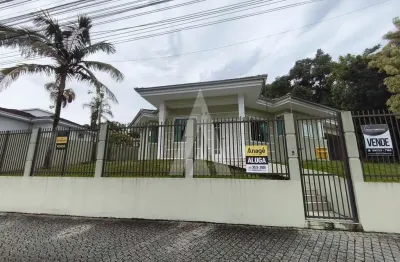 Casa com 3 quartos para alugar na Rua Xanxerê, Saguaçu, Joinville