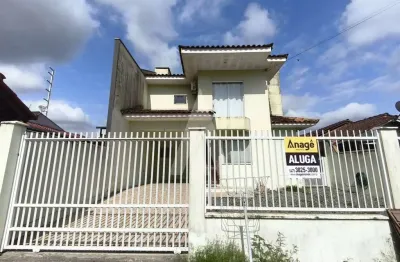 Casa com 3 quartos para alugar na Rua João Soares, Paranaguamirim, Joinville