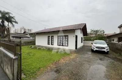 Casa residencial com 2 quartos para alugar por r$ 2200.00, 78.70 m2 - floresta - joinville/sc