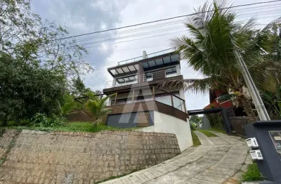 Casa residencial com 3 quartos para alugar por r$ 5550.00, 180.00 m2 - gloria - joinville/sc