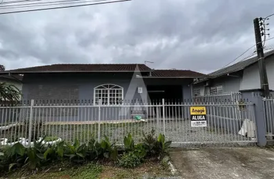 Casa com 3 quartos, churrasqueira, área de festa no bairro costa e silva.