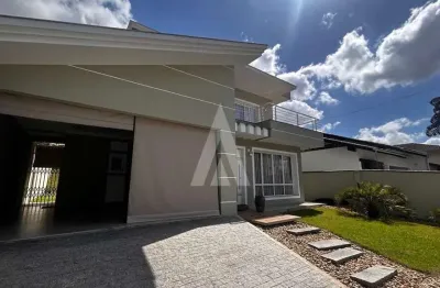 Casa mobiliada com 2 suites, hidro, closet, 3 banheiros, amplo terreno no bairro floresta.