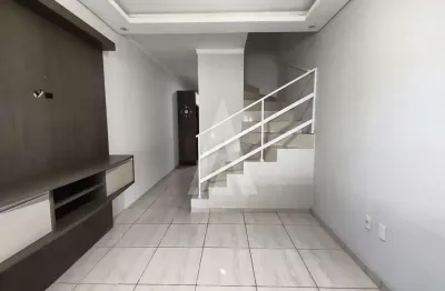 Casa com 2 quartos para alugar na Rua Ivon Cury, Aventureiro, Joinville