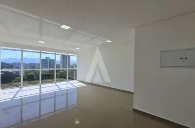 Sala comercial com aproximadamente 38.52 m², 1 lavabo, elevador e recepção no bairro centro.