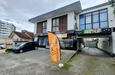 Sala comercial aproximadamente 188 m², 6 salas, cozinha com armários e despensa no bairro Anita Garibaldi.