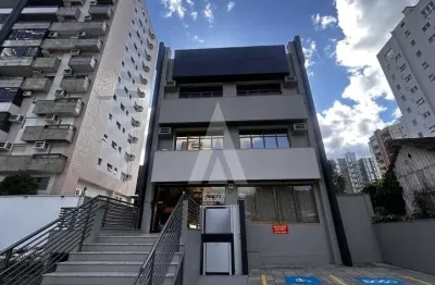 Sala comercia com 135,16m² privativos, com 2 lavabos no bairro atiradores.