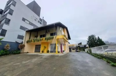 Sala comercial com aproximadamente 40m² no Bairro Saguaçu em Joinville