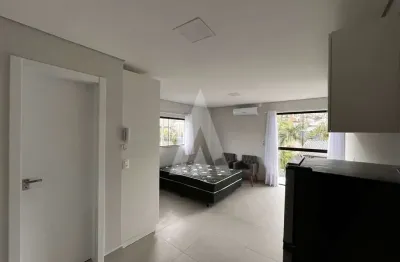 Apartamento studio, mobiliado, 1 dormitório, cozinha e bwc.