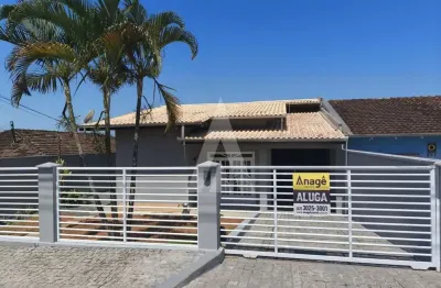 Casa com 3 quartos para alugar na Rua dos Bancários, Petrópolis, Joinville