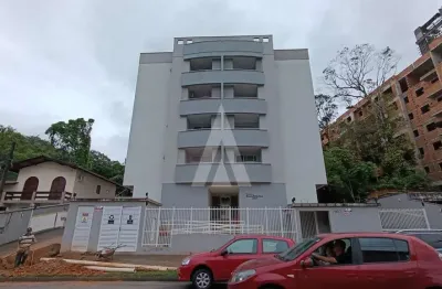 Apartamento localizado no bairro Saguaçu, com 2 quartos e uma vaga de garagem coberta.