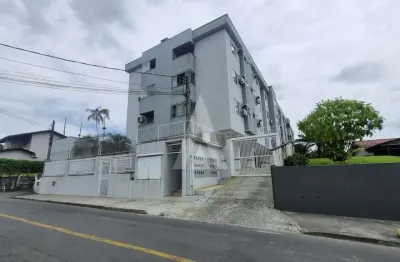 Apartamento com 2 quartos, sendo 1 suíte, cozinha com armários, sacada com churrasqueira e 1 vaga de garagem dupla no bairro gló