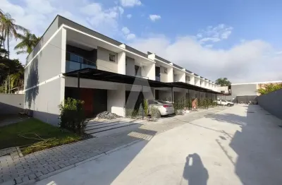 Casa com 3 quartos para alugar na Rua Presidente Gaspar Dutra, Itaum, Joinville