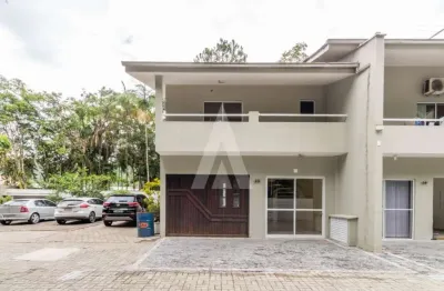 Casa residencial em condomínio fechado, com 4 quartos, sendo 02 suíte no bairro Pirabeiraba.