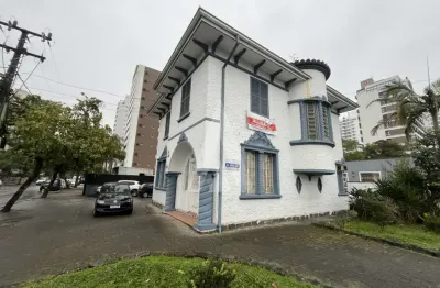 Imóvel comercial com 5 salas no Centro de Joinville, medindo 219.04 m².