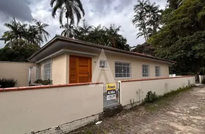 Casa residencial com 3 quartos sendo 2 suítes, amplo terreno, no bairro boa vista.