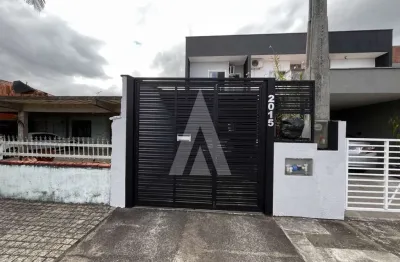 Casa com 3 quartos para alugar na Rua Rocha Pombo, Iririú, Joinville