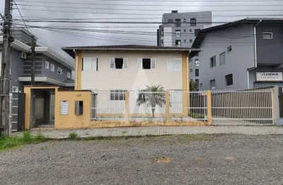 Apartamento no Santo Antônio com 1 quarto, cozinha com armário e 1 vaga de garagem individual coberta.