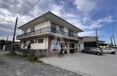 Casa residencial no piso superior com 4 quartos localizada no bairro Iririú, Joinville, com 115 m².