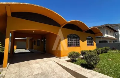 Casa com 4 quartos, amplo terreno, vaga de garagem coberta no bairro jardim sofia