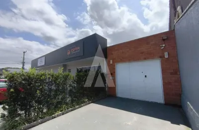 Casa no costa e silva completo de armários e mobiliada com ar condicionado conta com 03 quartos sendo 01 suíte com closet