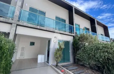 Geminado semi mobiliado com 3 quartos, cozinha, churrasqueira no bairro glória.