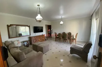 Apartamento amplo, 3 dormitórios, totalmento mobiliado, 3 vagas, lazer, de frente para uma praça.
