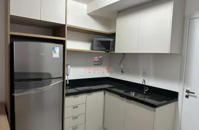 Apartamento disponível para 1°  locação com 1 dormitório e varanda, semi mobiliado, prédio novo e m