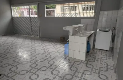 Casa com dois quartos dois banheiros cozinha e sala integrada 100 mobiliada