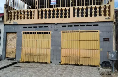 Casa sobrado com suite varanda garagem pra dois carros sala ampla