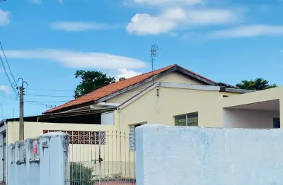 Casa de esquina , ideal para moradia imediata ou construção de kit nets.