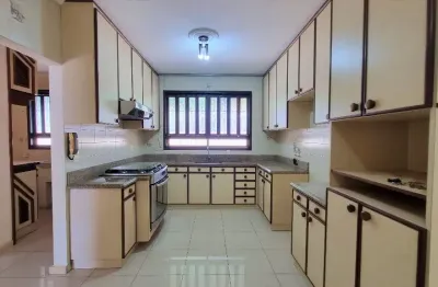Excelente casa térrea com 1 suíte mais 3 quartos à venda no bairro costa e silva em joinville - sc por r$ 1.250.000,00.