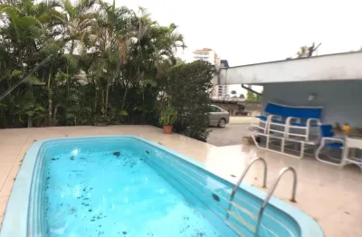 Casa plana com 4 quartos, sendo 2 suítes à venda no bairro saguaçu em joinville -sc por r$ 1.590.000,00.